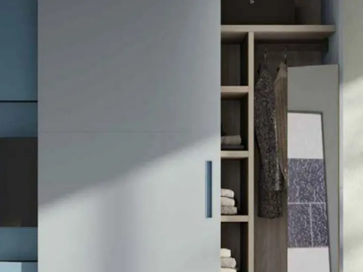 Armadio con anta scorrevole porta tv in laccato e materico Visual di Orme