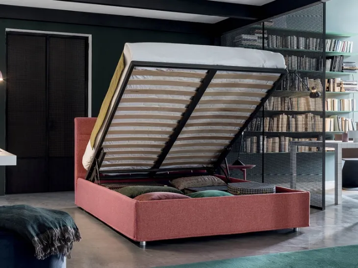 Letto in tessuto con contenitore e testiera Poket di Rigosalotti