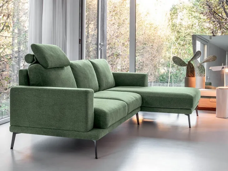 Divano con penisola Trebon di Rigosalotti