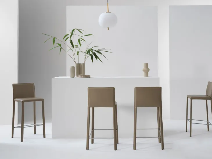 Sgabello Agata di Julia Arredo Cuoio