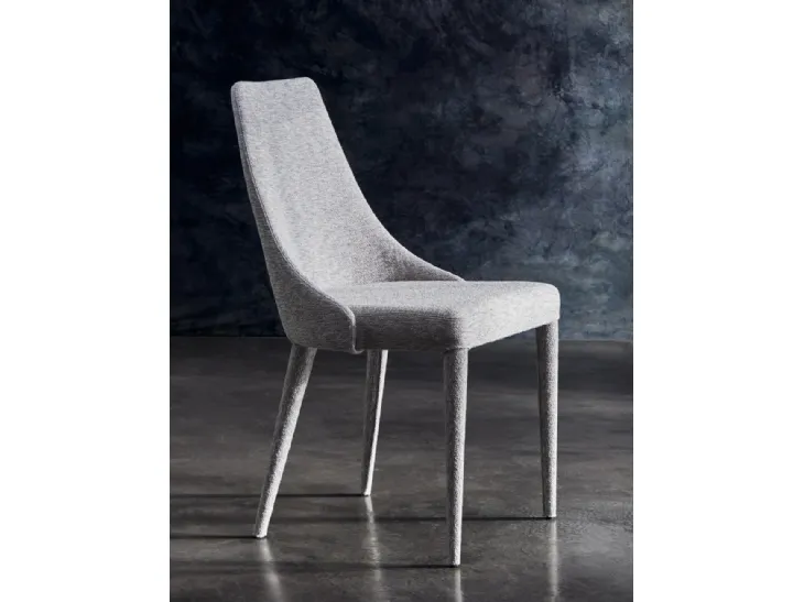 Sedia rivestita in tessuto Evelin di Julia Arredo Cuoio