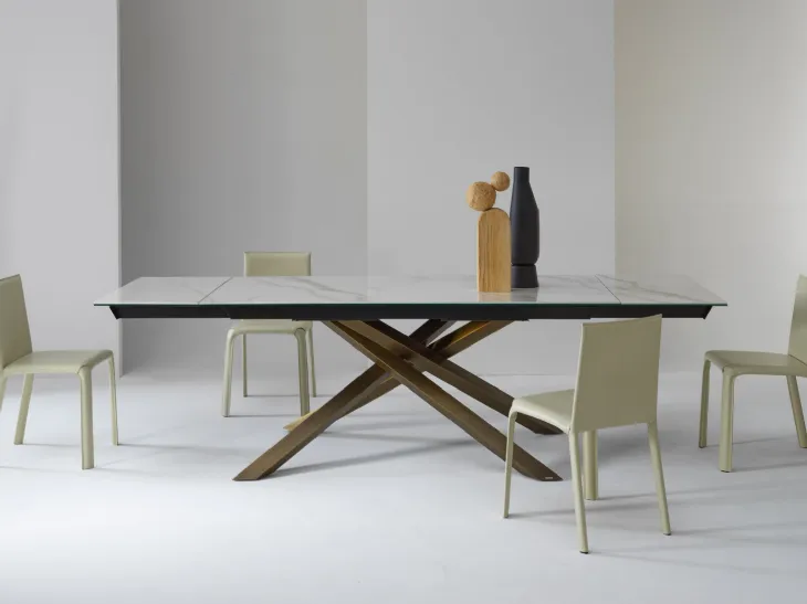 Sedia rivestita in pelle Jenia di Julia Arredo Cuoio