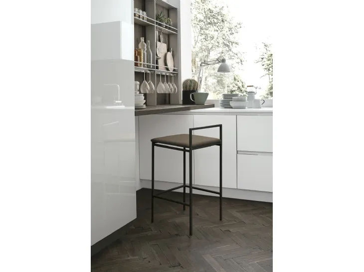 Sgabello in metallo con seduta in ecopelle July di Sedit