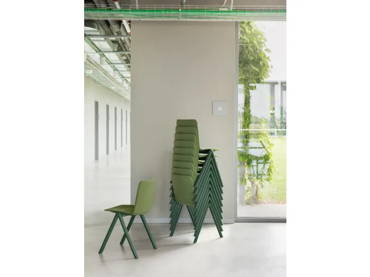 Sedia impilabile Stack Imbottita di Midj