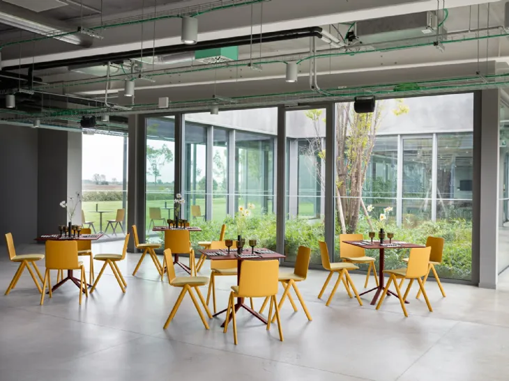 Sedia impilabile Stack di Midj