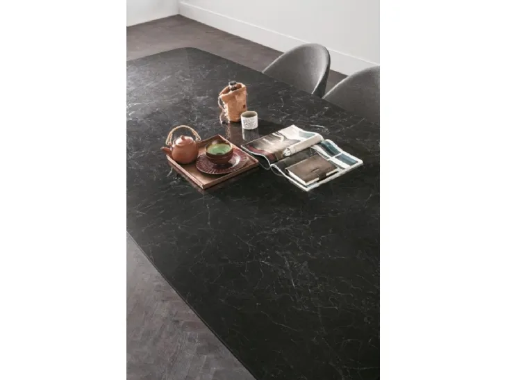 Tavolo in ceramica modello Sail 