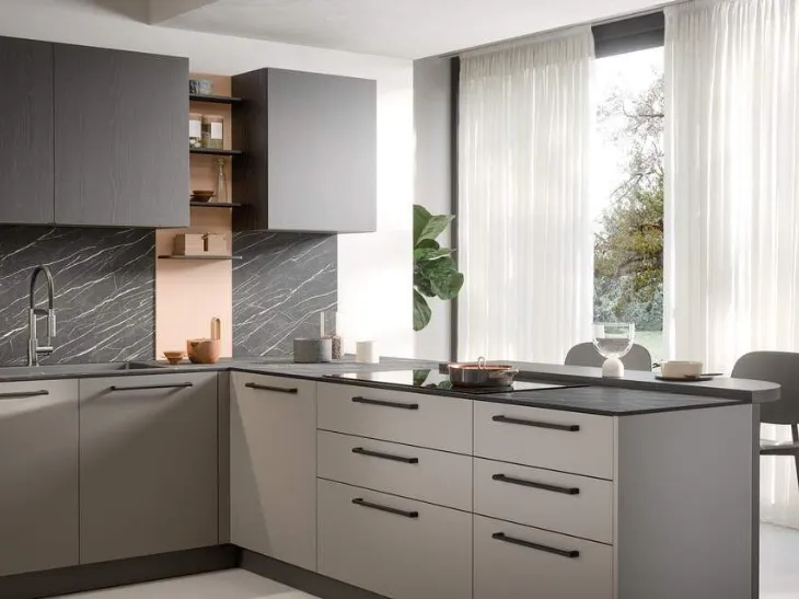 Cucina in melaminico con penisola e piano snack modello Bomino