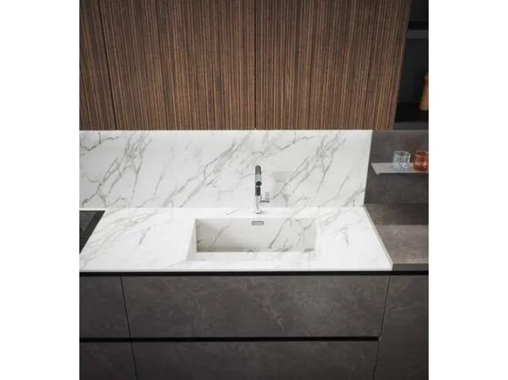 Cucina moderna con ante effetto legno rigato