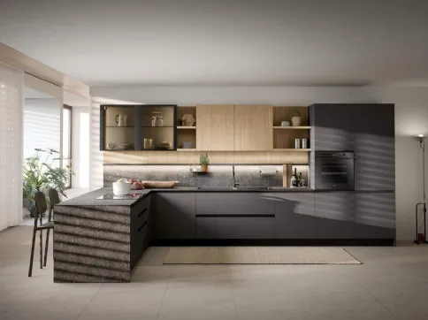 Cucina con penisola dai toni moderni e scuri